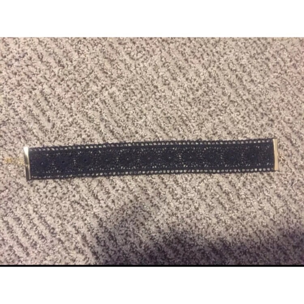Black chocker